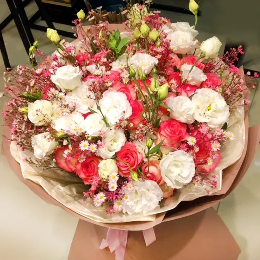 Букет «Белая роза и коралл»